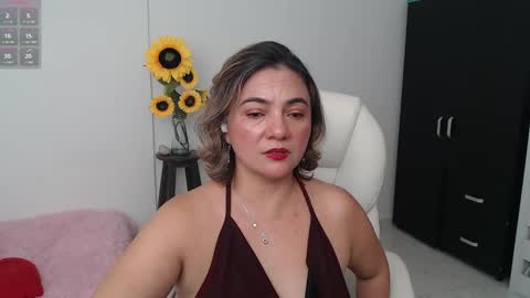 Snapshot of lilly_milf chatting on 12-18-24, 03:15 Lilly online show from 12-18-24, 03:15