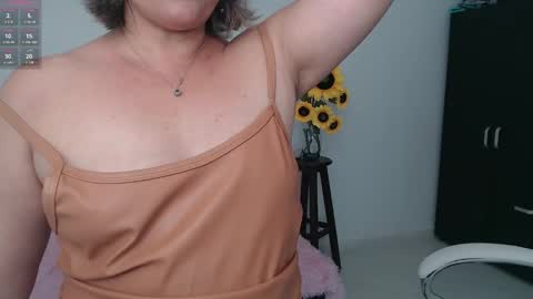 Snapshot of lilly_milf chatting on 12-23-24, 03:50 Lilly online show from 12-23-24, 03:50