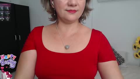 Snapshot of lilly_milf chatting on 01-11-25, 01:43 Lilly online show from 01-11-25, 01:43