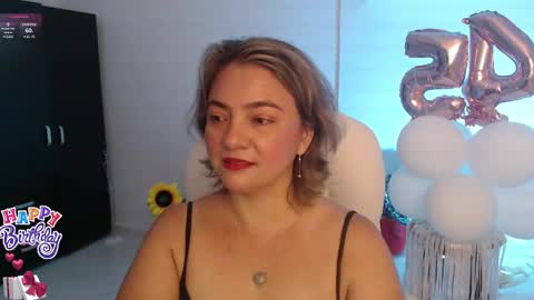 Snapshot of lilly_milf chatting on 01-12-25, 10:12 Lilly online show from 01-12-25, 10:12