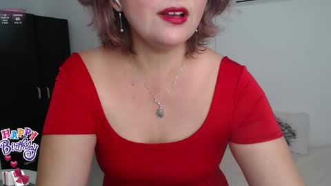 Snapshot of lilly_milf chatting on 01-19-25, 01:44 Lilly online show from 01-19-25, 01:44