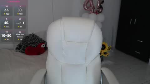 Snapshot of lilly_milf chatting on 01-31-25, 01:54 Lilly online show from 01-31-25, 01:54