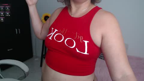Snapshot of lilly_milf chatting on 02-11-25, 12:16 Lilly online show from 02-11-25, 12:16