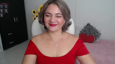 Snapshot of lilly_milf chatting on 02-15-25, 12:11 Lilly online show from 02-15-25, 12:11