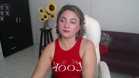 Snapshot of lilly_milf chatting on 02-23-25, 11:44 Lilly online show from 02-23-25, 11:44