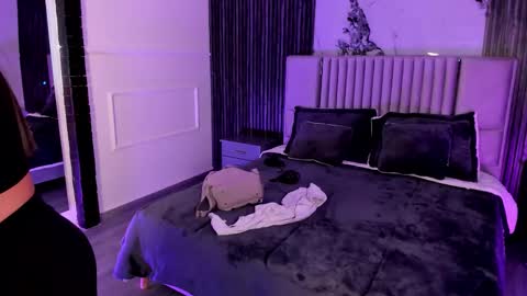 Lilly Ortiz online show from 09-10-25, 12:05