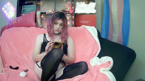 lillyVonT online show from 10-29-25, 09:16