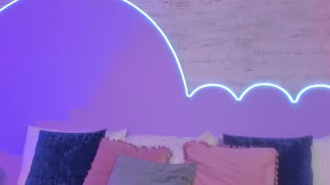 Lilou online show from 10-19-25, 01:01