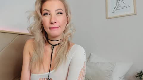Lilou  online show from 01-16-25, 09:27