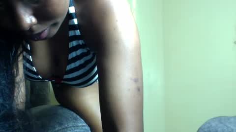 Snapshot of lilpretty16 chatting on 06-17-26, 02:40 lilpretty16 online show from 06-17-26, 02:40