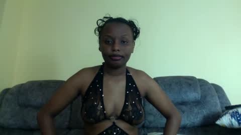 Snapshot of lilpretty16 chatting on 07-10-26, 12:19 lilpretty16 online show from 07-10-26, 12:19