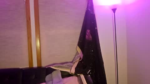 Luna online show from 05-04-26, 03:46