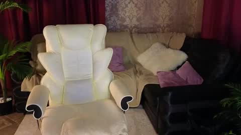 Snapshot of lilu5107 chatting on 10-08-25, 06:49 Lilu online show from 10-08-25, 06:49