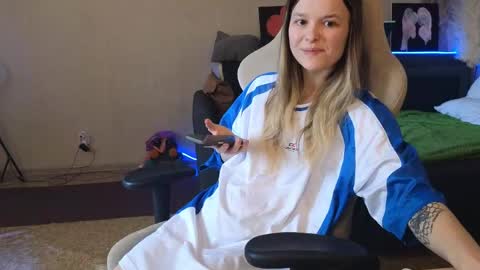 lily_and_jake online show from 04-18-26, 03:32