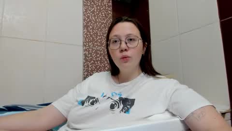 Snapshot of lily_cheys chatting on 10-12-25, 06:29 Lily Chays online show from 10-12-25, 06:29