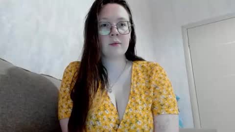 Snapshot of lily_cheys chatting on 10-15-25, 05:24 Lily Chays online show from 10-15-25, 05:24