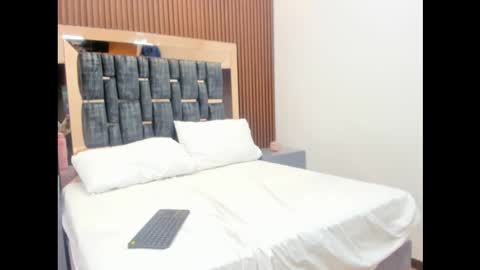 lily_divine_ online show from 09-19-25, 07:58