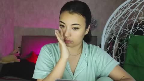 Snapshot of lily_foster_ chatting on 10-21-25, 06:03 Lily online show from 10-21-25, 06:03