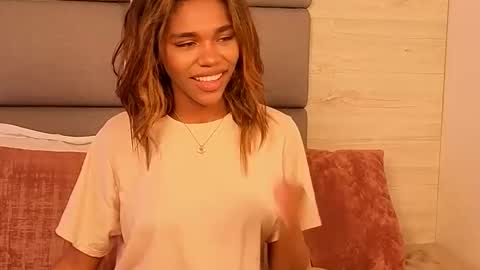 Lily Miiller online show from 10-27-25, 08:46