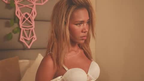 Lily Miiller online show from 01-09-26, 09:16