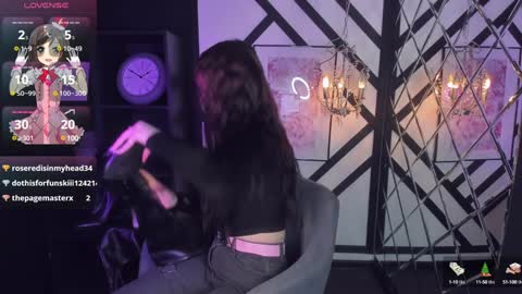 Snapshot of lily_moonlight chatting on 12-08-24, 09:57 Lily online show from 12-08-24, 09:57