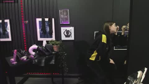 Snapshot of lily_moonlight chatting on 02-16-25, 07:26 Lily online show from 02-16-25, 07:26