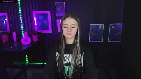 Snapshot of lily_moonlight chatting on 03-02-25, 08:16 Lily online show from 03-02-25, 08:16