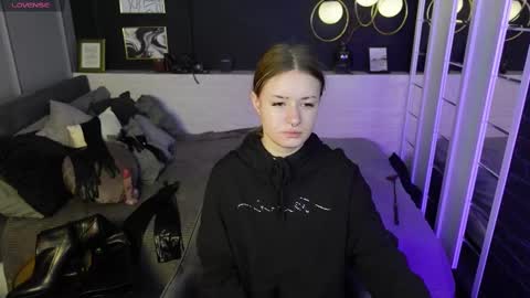 Snapshot of lily_moonlight chatting on 03-06-25, 07:47 Lily online show from 03-06-25, 07:47