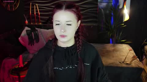 Snapshot of lily_moonlight chatting on 10-22-25, 07:41 Lily online show from 10-22-25, 07:41