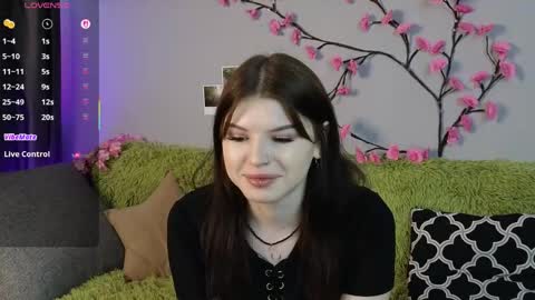 Snapshot of lily_qute chatting on 05-15-26, 06:42 Lily online show from 05-15-26, 06:42