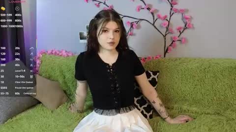 Snapshot of lily_qute chatting on 05-27-26, 07:49 Lily online show from 05-27-26, 07:49