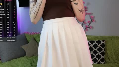 Snapshot of lily_qute chatting on 05-30-26, 09:17 Lily online show from 05-30-26, 09:17