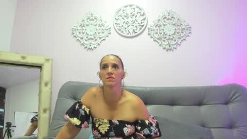 lily_rose0 online show from 05-01-26, 09:30