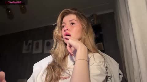 Sophie online show from 09-09-25, 05:56