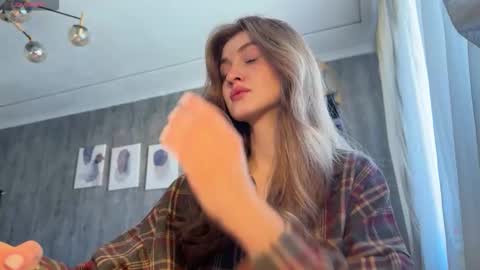 Sophie online show from 09-30-25, 01:27