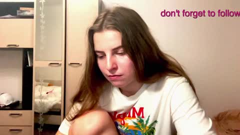 Snapshot of lily_smily chatting on 12-14-24, 01:49 Lily online show from 12-14-24, 01:49