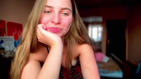 Snapshot of lily_smily chatting on 02-26-25, 01:52 Lily online show from 02-26-25, 01:52