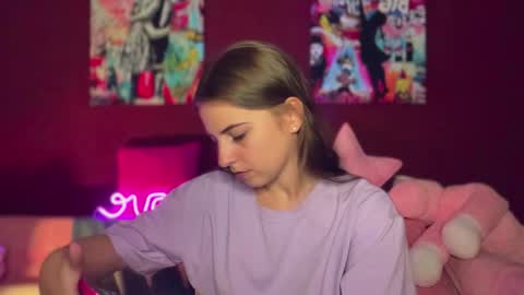 Snapshot of lily_smily chatting on 09-14-25, 09:52 Lily online show from 09-14-25, 09:52