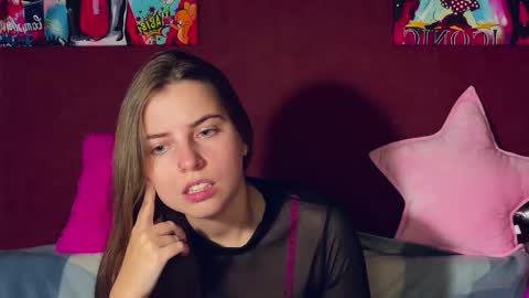 Snapshot of lily_smily chatting on 09-18-25, 02:08 Lily online show from 09-18-25, 02:08