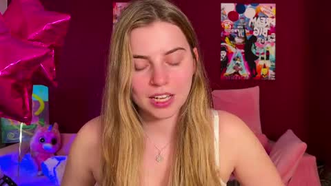Snapshot of lily_smily chatting on 05-23-26, 05:39 Lily online show from 05-23-26, 05:39