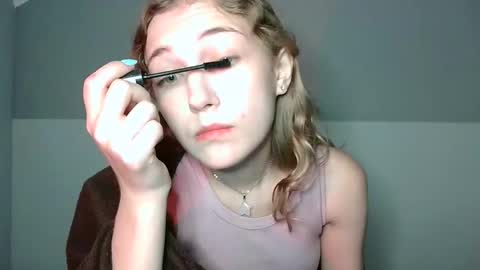 small lily online show from 09-11-25, 03:23
