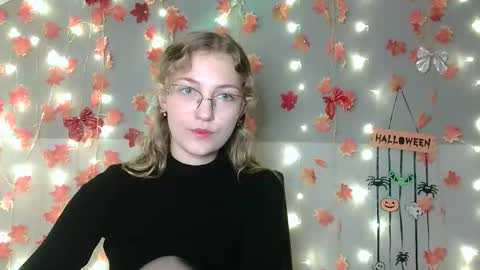 small lily online show from 10-07-25, 11:40