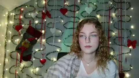 small lily online show from 12-04-25, 06:16