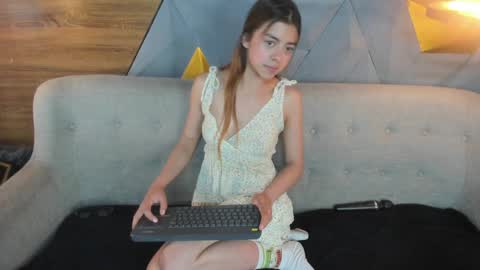 lily_waist online show from 01-07-25, 06:05