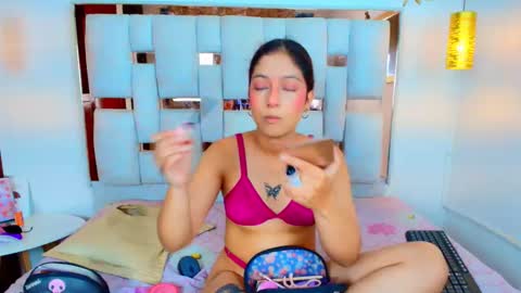 lilyandjuan_ online show from 09-11-25, 09:37