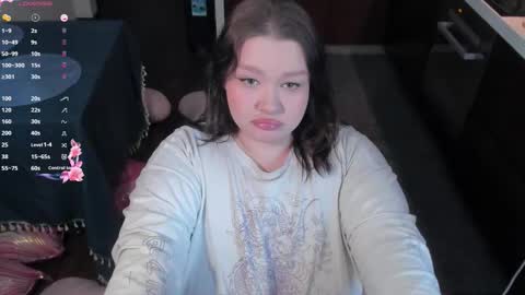 Snapshot of lilybelll chatting on 02-20-26, 06:48 Lily online show from 02-20-26, 06:48