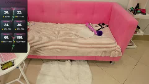 Snapshot of lilybrilly chatting on 03-10-25, 01:23 Lily online show from 03-10-25, 01:23