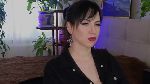 Lily online show from 10-31-25, 11:22