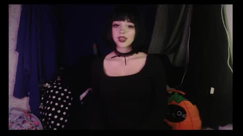 Snapshot of lilyimp chatting on 11-28-25, 09:06 LUka online show from 11-28-25, 09:06