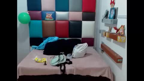 lilyjamesx online show from 12-19-24, 06:01
